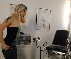 Letdoeit - en chaleur allemand blonde escroquée en sexe chez le gynécologue