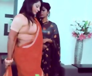 Mutter, Tochter und Ehefrau genießen mit einer klempner jungen heißen Szene 2019 in Hindi